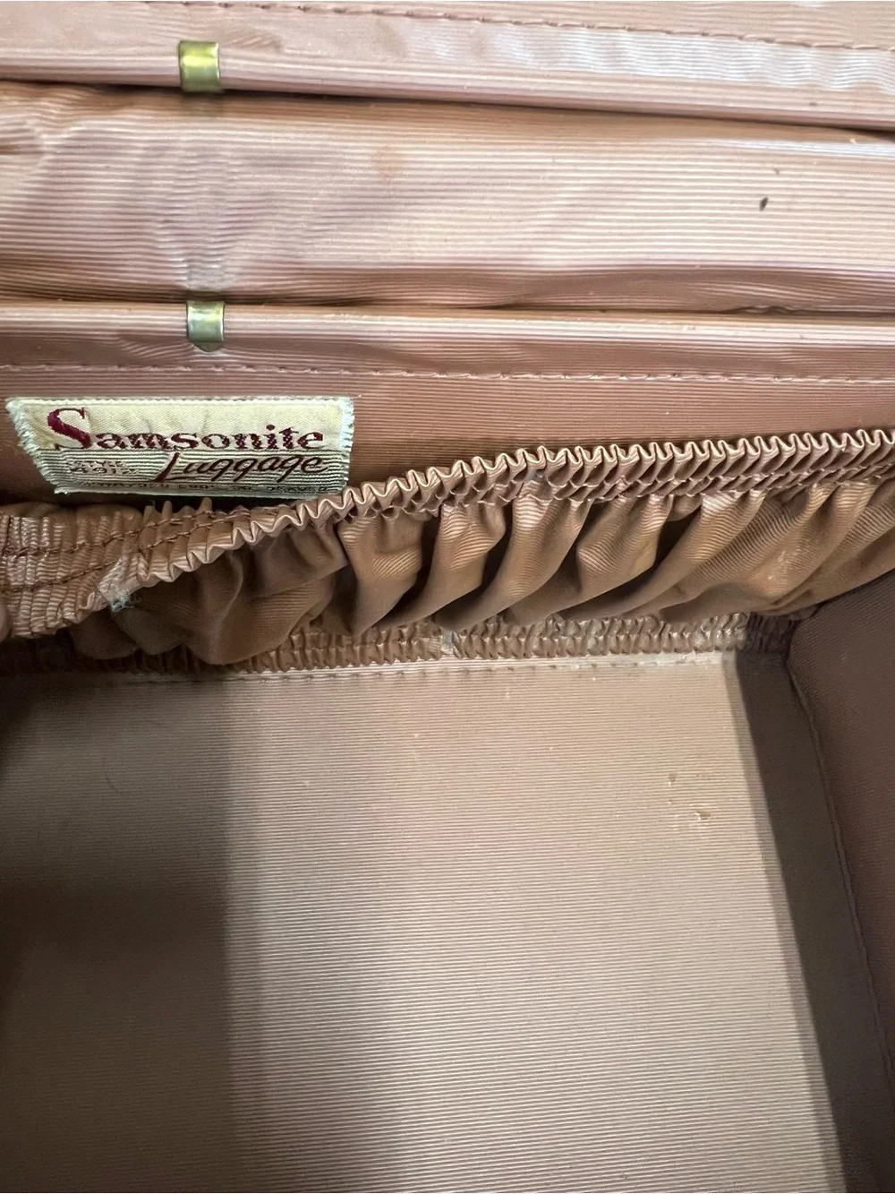 Vintage samsonite traincase brown luggage with key and tray makeup granny core
